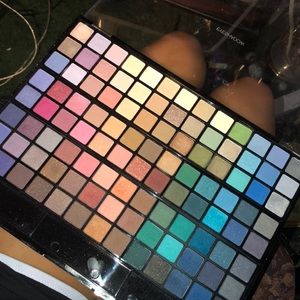 Eyeshadow palette